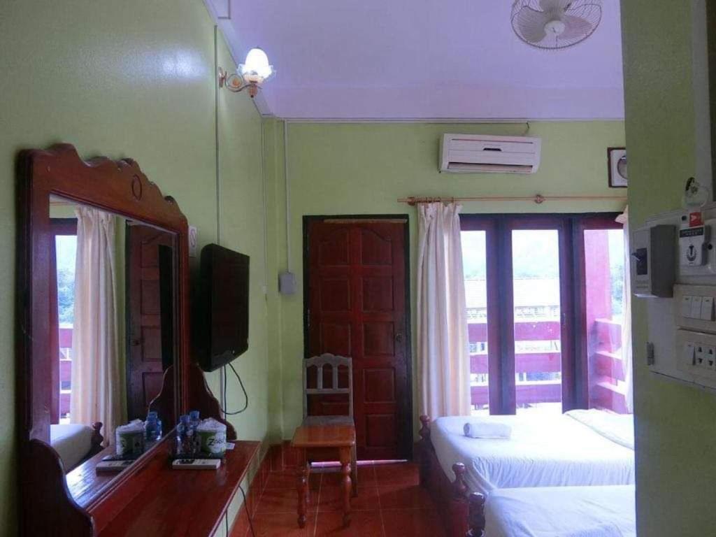 Vang Vieng Mountain View Hotel מראה חיצוני תמונה