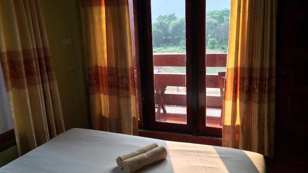 Vang Vieng Mountain View Hotel מראה חיצוני תמונה